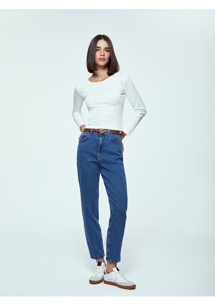 Yeni Sezon Beli Kemerli Mom Fit Kadın Jean Pantolon