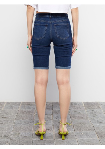 Yeni Sezon Normal Bel Slim Fit Düz Cep Detaylı Kadın Rodeo Jean Şort fırsatları