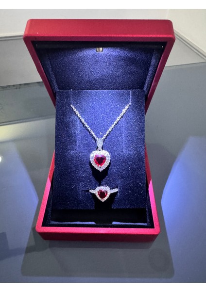 Işıklı Kutuda Kırmızı Kalpli Kolye Yüzük Seti Çelik