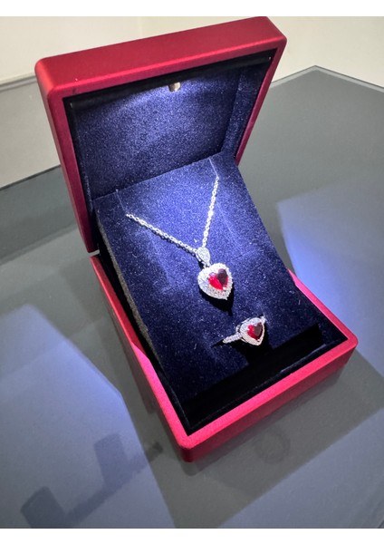 Işıklı Kutuda Kırmızı Kalpli Kolye Yüzük Seti Çelik fiyatları