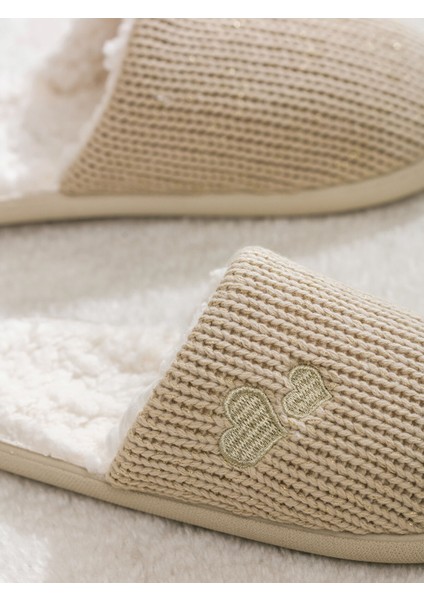 Yeni Sezon Kalp Nakışlı Kadın Ev Terliği modelleri