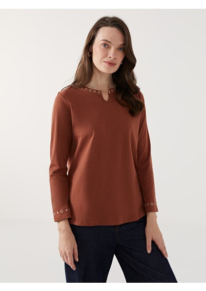 Yeni Sezon Kaçık Yaka Nakışlı Kadın Bluz