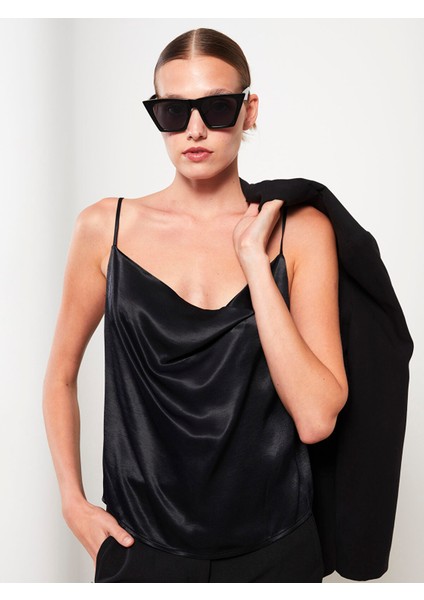 Yeni Sezon Dökümlü Yaka Düz Askılı Kadın Bluz indirimleri