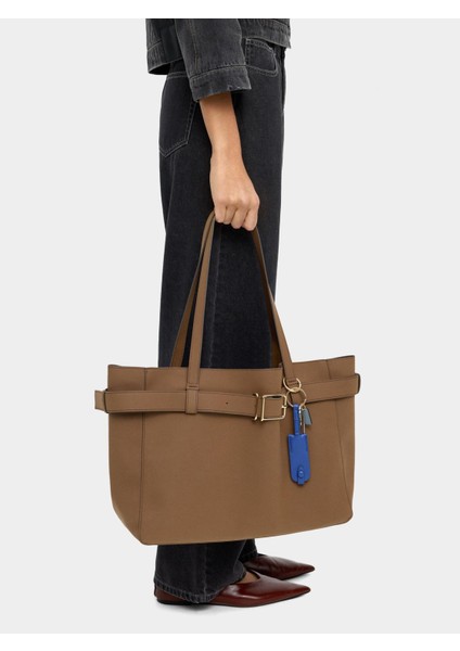 Kemer Detaylı ve Charm'lı Shopper Çanta