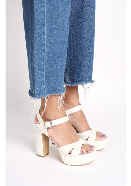 Parlak Çapraz Şeritli Tokalı Kalın Yüksek Platform Kadın Düğün Topuklu Abiye Ayakkabı modelleri