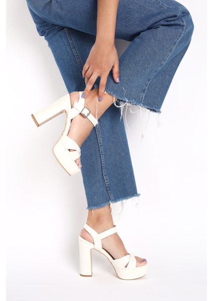 Parlak Çapraz Şeritli Tokalı Kalın Yüksek Platform Kadın Düğün Topuklu Abiye Ayakkabı indirimleri