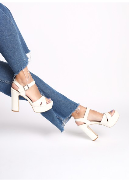 Parlak Çapraz Şeritli Tokalı Kalın Yüksek Platform Kadın Düğün Topuklu Abiye Ayakkabı