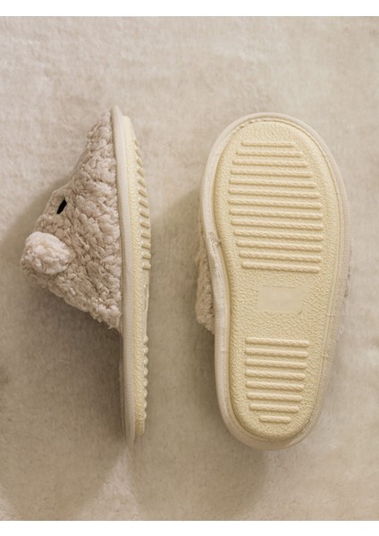 Yeni Sezon 3D Aplikeli Pelüş Kadın Ev Terliği fırsatları