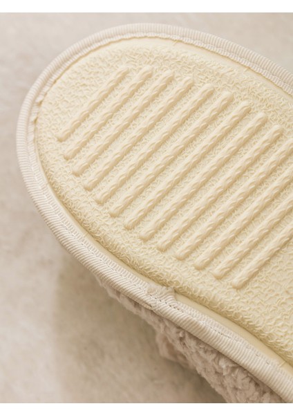 Yeni Sezon 3D Aplikeli Pelüş Kadın Ev Terliği indirimleri