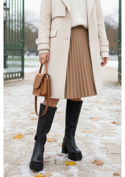 Deri Görünümlü Gold Tokalı Kalın Yüksek Platform Topuklu Fermuarlı Uzun Kadın Siyah Çizme