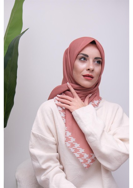 Şık Kazayağı Desenli Dijital Soft Eşarp