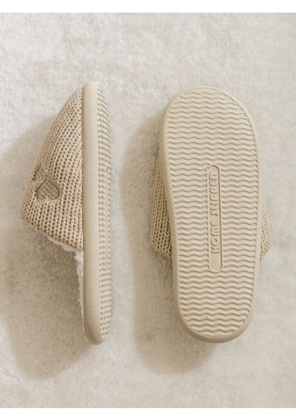 Yeni Sezon Kalp Nakışlı Kadın Ev Terliği fırsatları