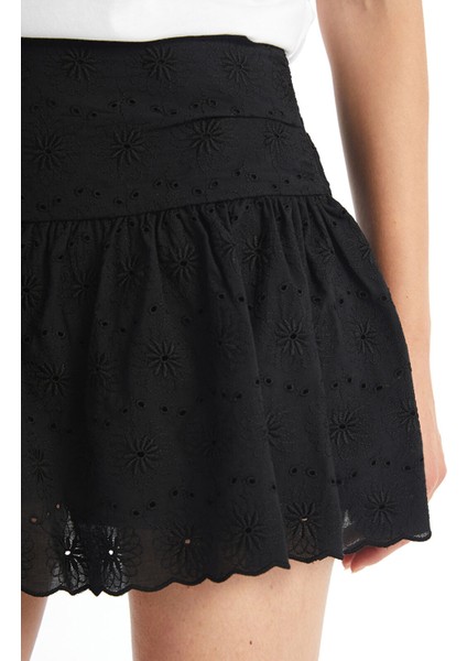 Yeni Sezon Dar Fit Kendinden Desenli Kadın Etek modelleri