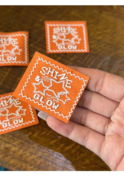 4 Adet Deri Turuncu Yazılı Arma 5x4 cm fiyatları