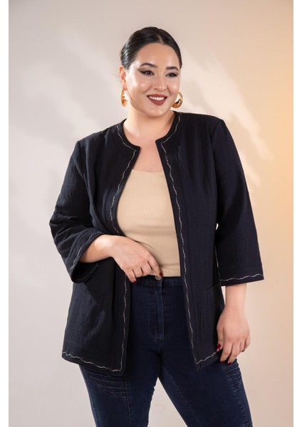 Kadın Büyük Beden Nakışlı Siyah Ceket