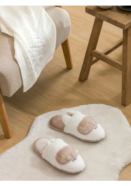 Yeni Sezon 3D Aplike Detaylı Nakışlı Pelüş Kadın Ev Terliği