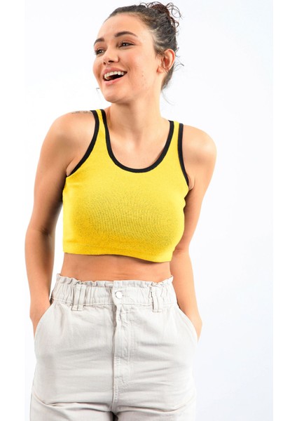 Sarı Basic Sıfır Kol Dar Kalıp U Yaka Kadın Crop Top Atlet - 97162
