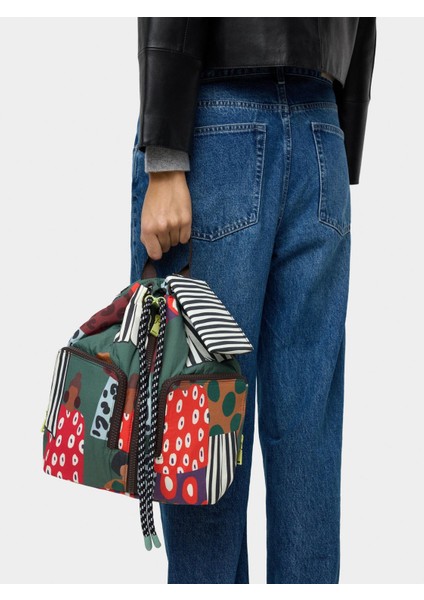 Desenli Charm'lı Teknik Kumaş Sırt Çantası fiyatları