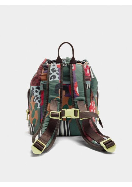 Desenli Charm'lı Teknik Kumaş Sırt Çantası fırsatları