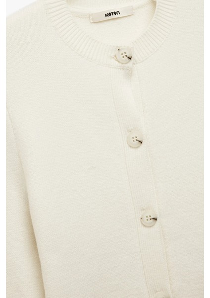 Kadın x Sibil Çetinkaya - Geniş Uzun Kollu Bisiklet Yaka Düğmeli Triko Hırka 6WAK90474HT modelleri