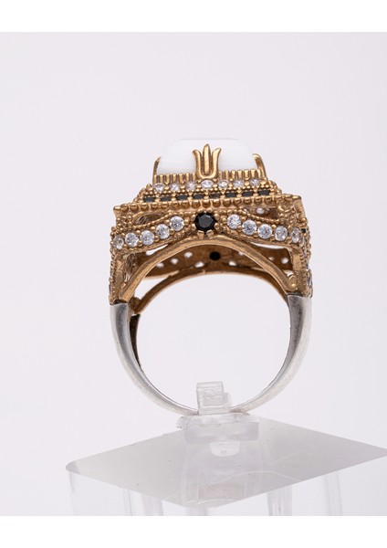 Beyaz Doğal Taşlı Bakır Detaylı 925 Ayar Gümüş Yüzük – Gösterişli ve Prestijli Tasarım fırsatları