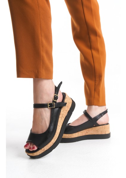 Yanları Kapalı Kalın Şeritli Ahşap Görünümlü Yüksek Dolgu Taban Yazlık Kadın Sandalet Ayakkabı fiyatları