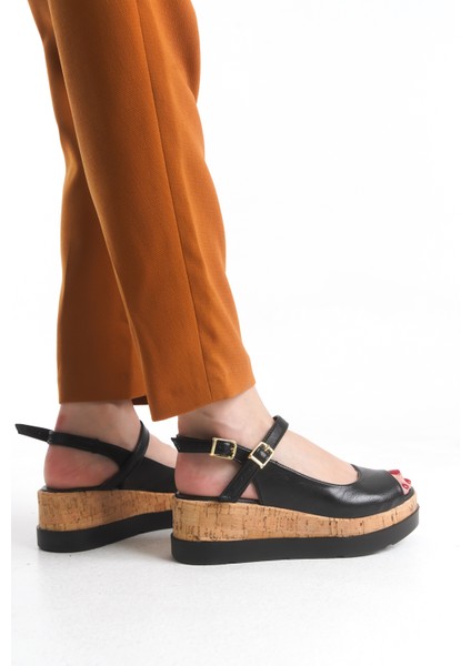 Yanları Kapalı Kalın Şeritli Ahşap Görünümlü Yüksek Dolgu Taban Yazlık Kadın Sandalet Ayakkabı fırsatları