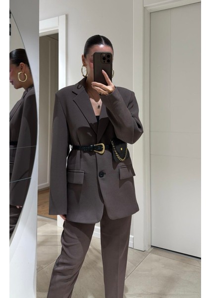 Hafif Vatkalı Çantalı Tasarım Kemer Detay Cep Görünüm Orta Boy Muadil Premium Kalite Oversize Kesim Muadil Blazer Ceket