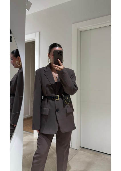 Hafif Vatkalı Çantalı Tasarım Kemer Detay Cep Görünüm Orta Boy Muadil Premium Kalite Oversize Kesim Muadil Blazer Ceket fırsatları