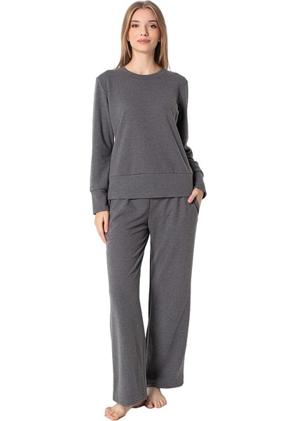 840.847 Kadın Bi̇si̇klet Yaka Uzunkol Pi̇jama Takım