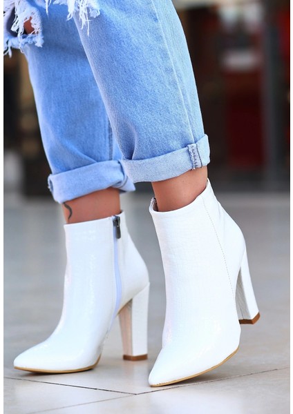 Lvsqvr Loora Beyaz Rugan Desenli Topuklu Bot (Numara: 40)