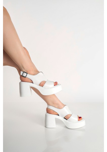 Yüksek Yandan Tokalı Üstü Kapalı Önü Açık Cilt Yazlık Kadın Dolgu Taban Sandalet Ayakkabı