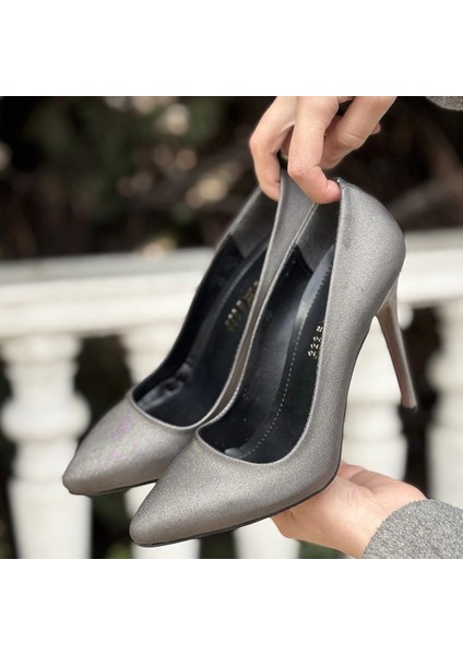 Lvsqvr Hillar Platin Saten Stiletto Ayakkabı (Numara: 40) fırsatları