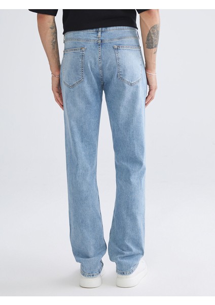 Yeni Sezon 750 Slim Fit Yırtık Detaylı Erkek Jean Pantolon fırsatları