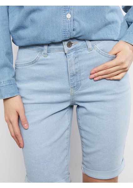 Yeni Sezon Standart Fit Düz Cep Detaylı Kadın Rodeo Jean Şort modelleri