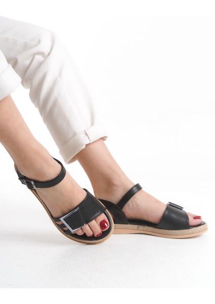 Hasır Şeritli Gümüş Tokalı Rahat Alçak Düz Taban Yazlık Kadın Siyah Sandalet Terlik modelleri