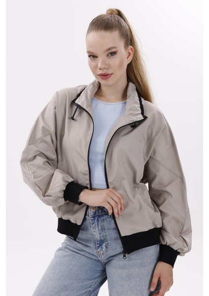 Kadın Dik Yaka Su ve Rüzgar Geçirmez Oversize Crop Mevsimlik Yağmurluk Rüzgarlık