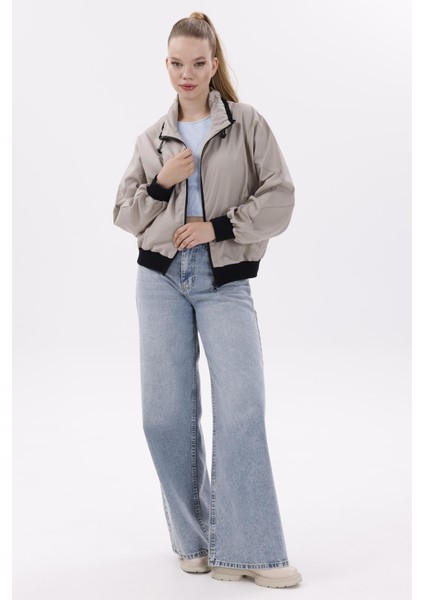 Kadın Dik Yaka Su ve Rüzgar Geçirmez Oversize Crop Mevsimlik Yağmurluk Rüzgarlık indirimleri