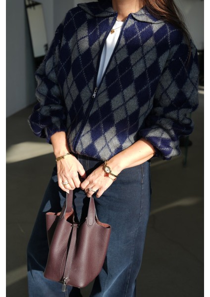 Önden Fermuarlı Polo Yaka Baklava Desenli Hırka fiyatları