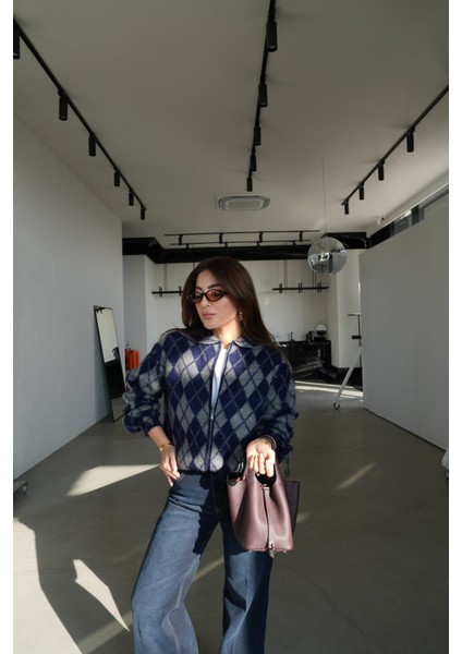 Önden Fermuarlı Polo Yaka Baklava Desenli Hırka fırsatları