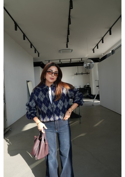 Önden Fermuarlı Polo Yaka Baklava Desenli Hırka indirimleri