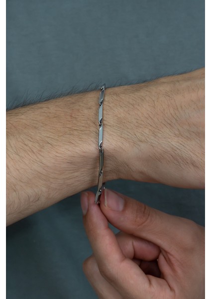 Kişiye Özel Harfli Kare Melon Unisex Çelik Bileklik Sevgiliye Eşe Hediye ECK05H modelleri