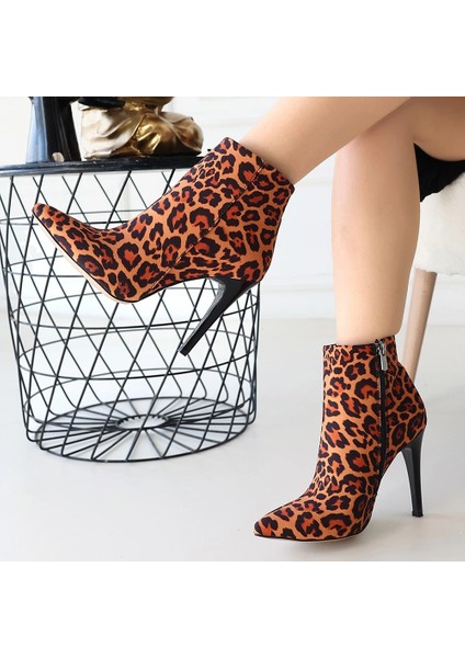 Lvsqvr Blan Zebra Saten Topuklu Bot (Numara: 36) fırsatları