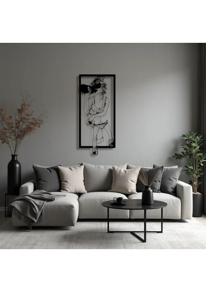 Şarap Tutan Kadın Metal Duvar Dekoru – Modern Minimalist Çizgisel Sanat