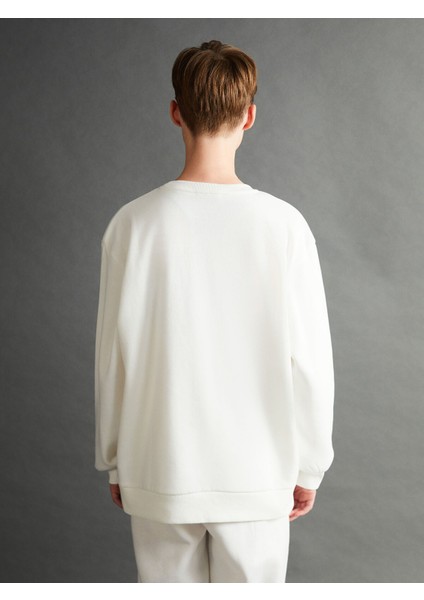 Yeni Sezon Bisiklet Yaka Nakışlı Kadın Kalın Sweatshirt fırsatları