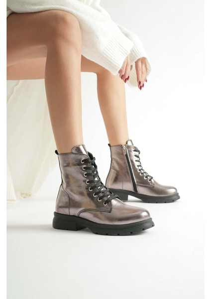 Kadın Hakiki Deri Bağcıklı Fermuarlı Rahat Postal Bot - Platin