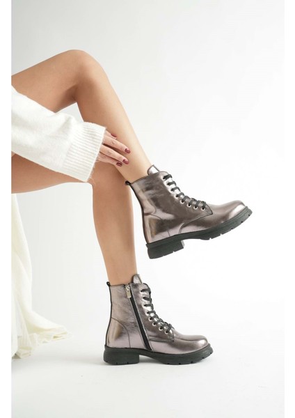 Kadın Hakiki Deri Bağcıklı Fermuarlı Rahat Postal Bot - Platin fiyatları