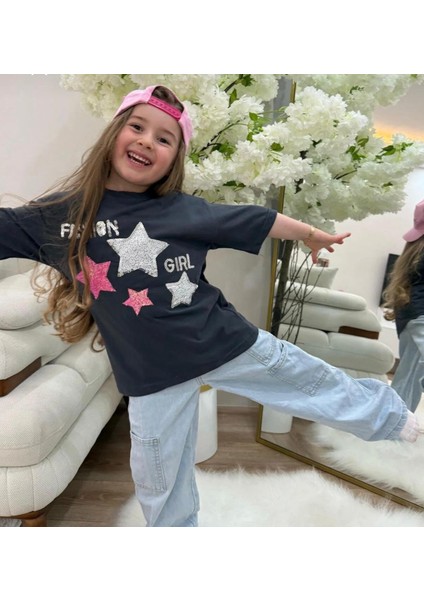 Farklı Tarz Eğlenceli Payetli Yıldız Işlemeli Kız Pamuklu Antrasit Tişört