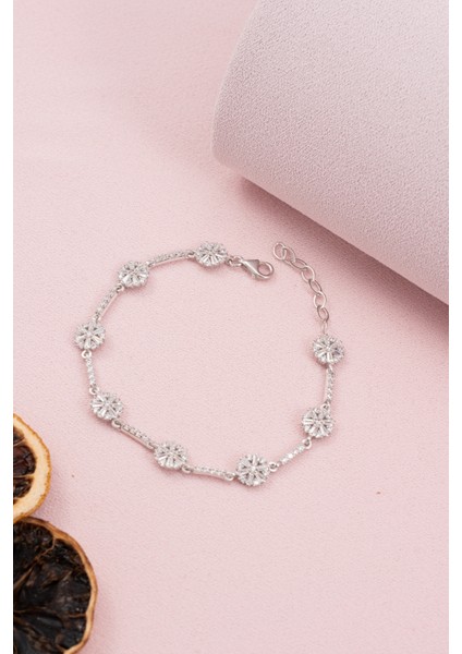 925 Ayar Gümüş Rodyumlu Zirkon Taşlı Sıralı Kar Tanesi Bileklik fiyatları