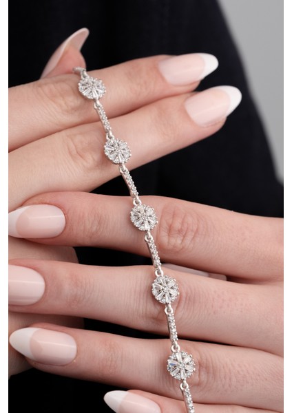 925 Ayar Gümüş Rodyumlu Zirkon Taşlı Sıralı Kar Tanesi Bileklik modelleri